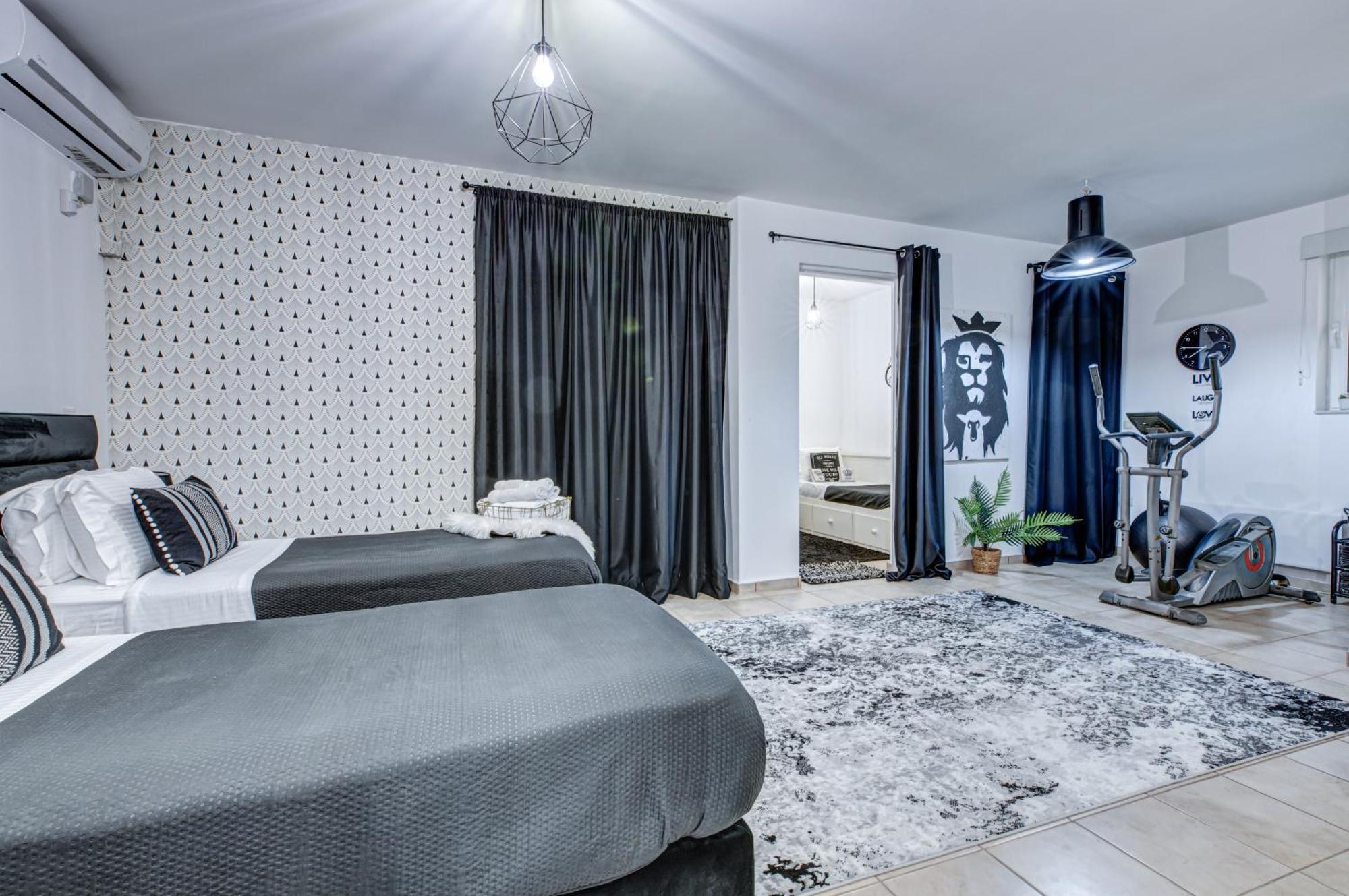 Milo Luxury House -free Airport Pick Up-10min Drive *